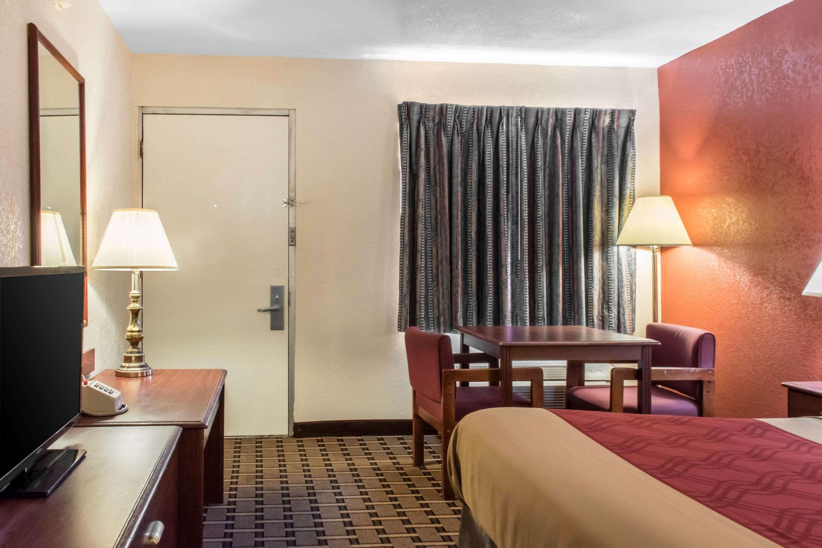 Econo Lodge Карлайл Екстериор снимка