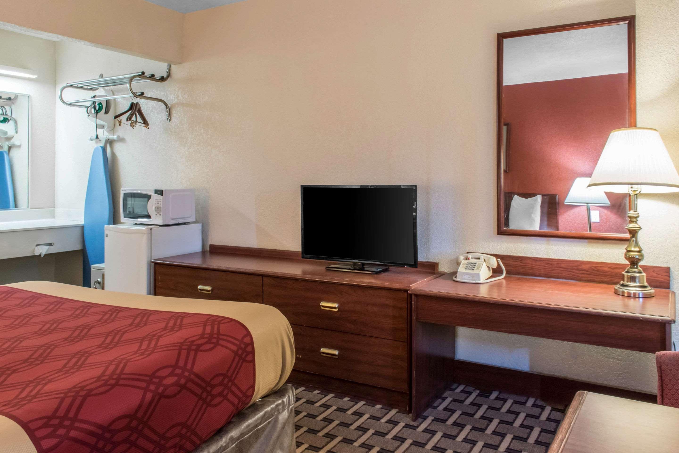 Econo Lodge Карлайл Екстериор снимка