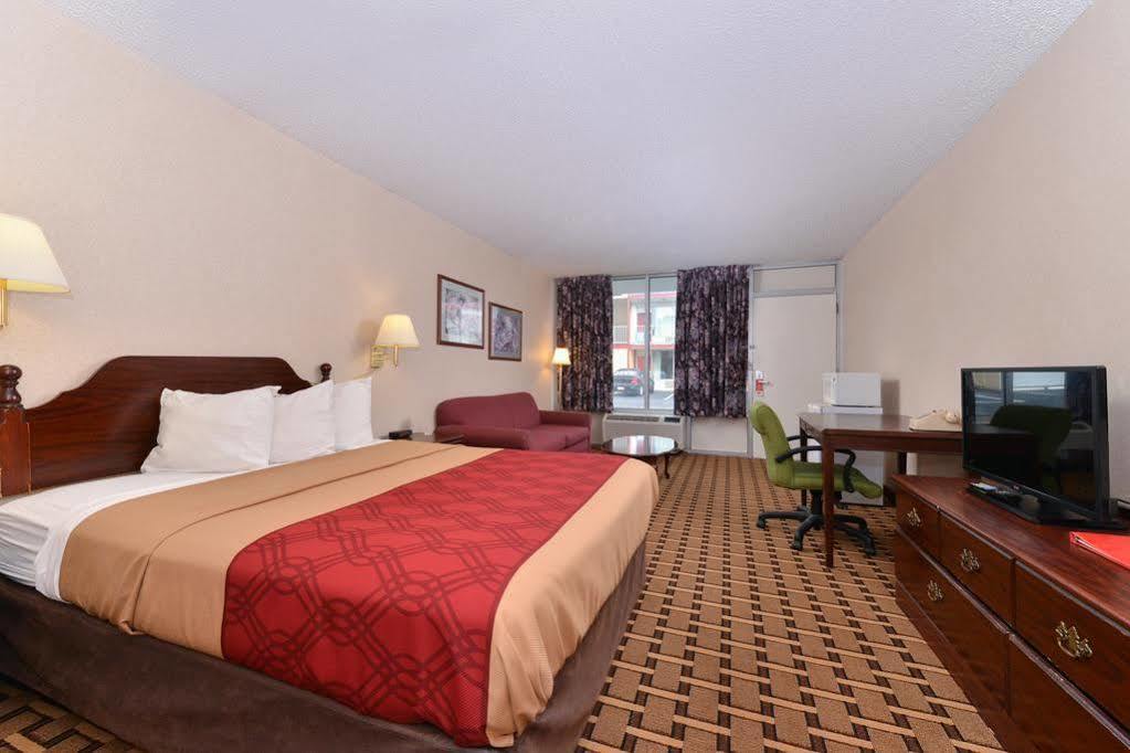 Econo Lodge Карлайл Екстериор снимка