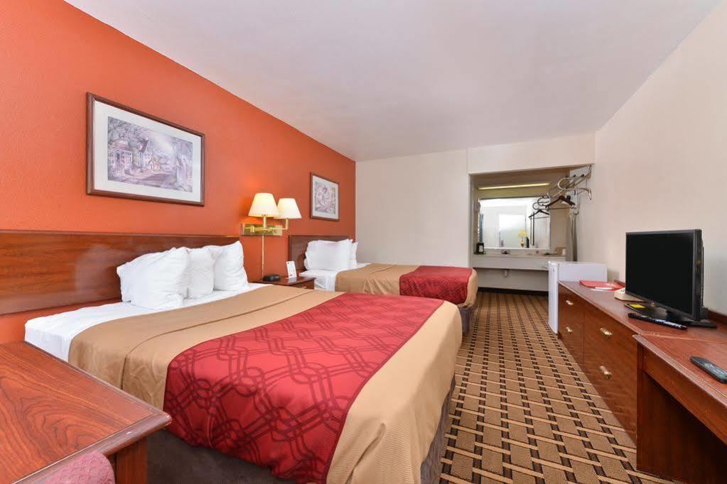 Econo Lodge Карлайл Екстериор снимка
